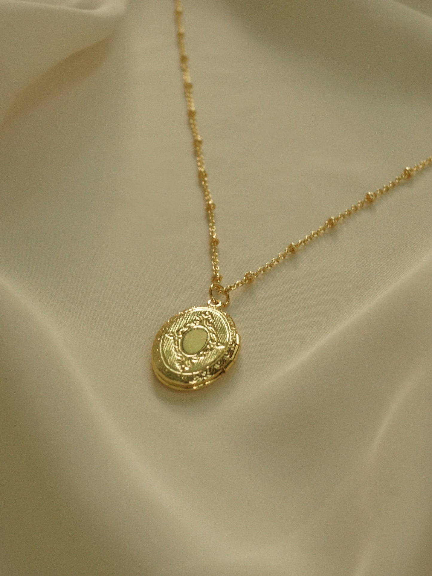 Golden Heirloom Oval Locket