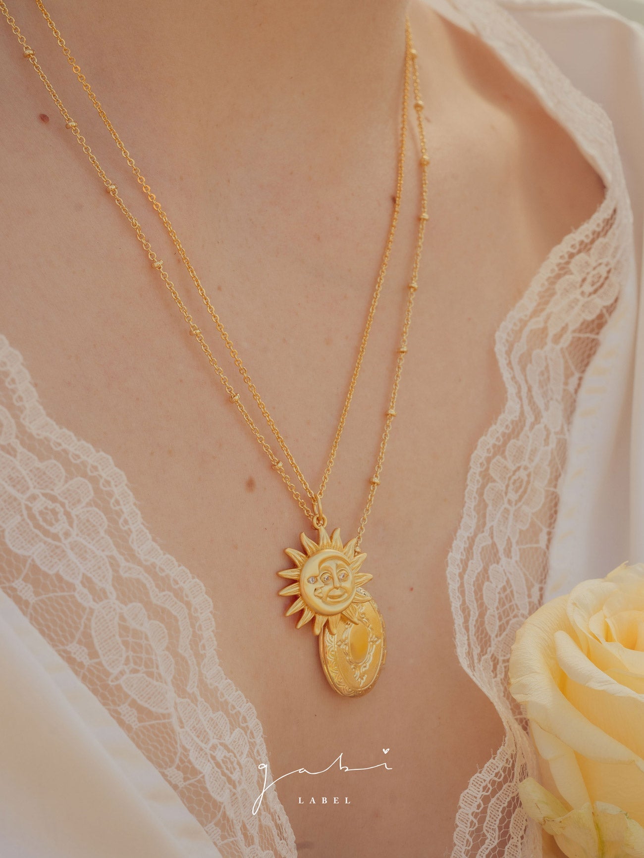 Golden Heirloom Oval Locket