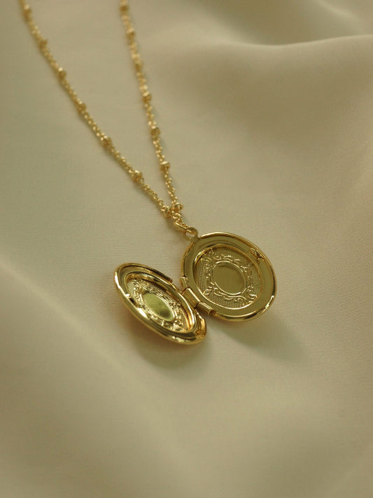 Golden Heirloom Oval Locket