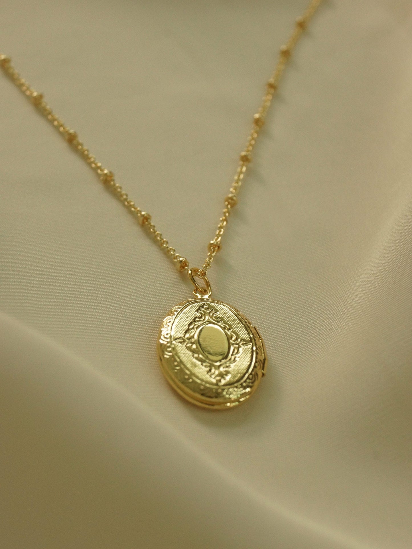 Golden Heirloom Oval Locket