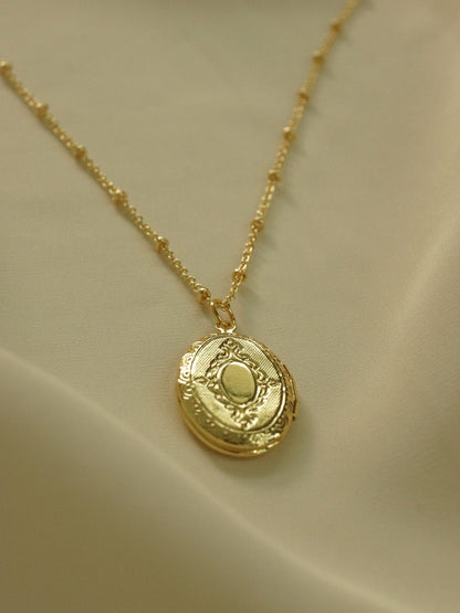 Golden Heirloom Oval Locket